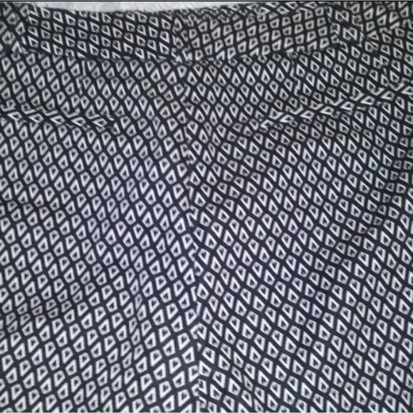 Black and white patterned dress shorts - Picture 4 of 8